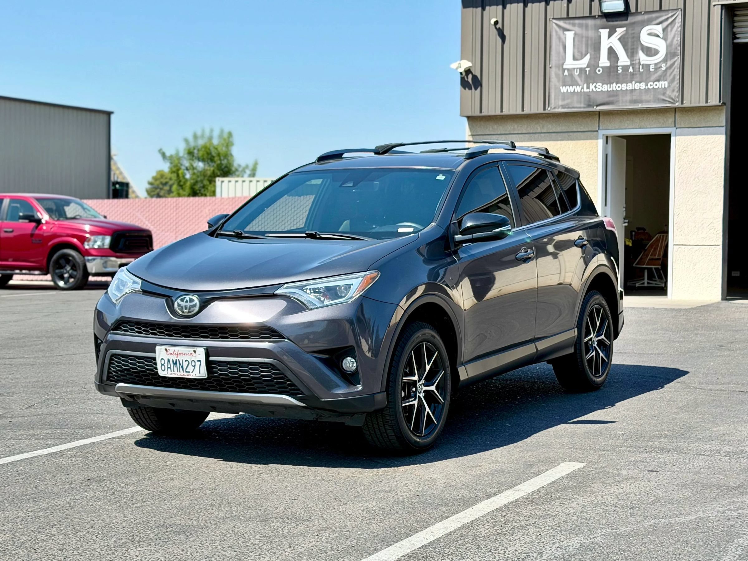 Used 2018 Toyota RAV4 SE w/ Power Extra Value Package AWD/4WD image 3