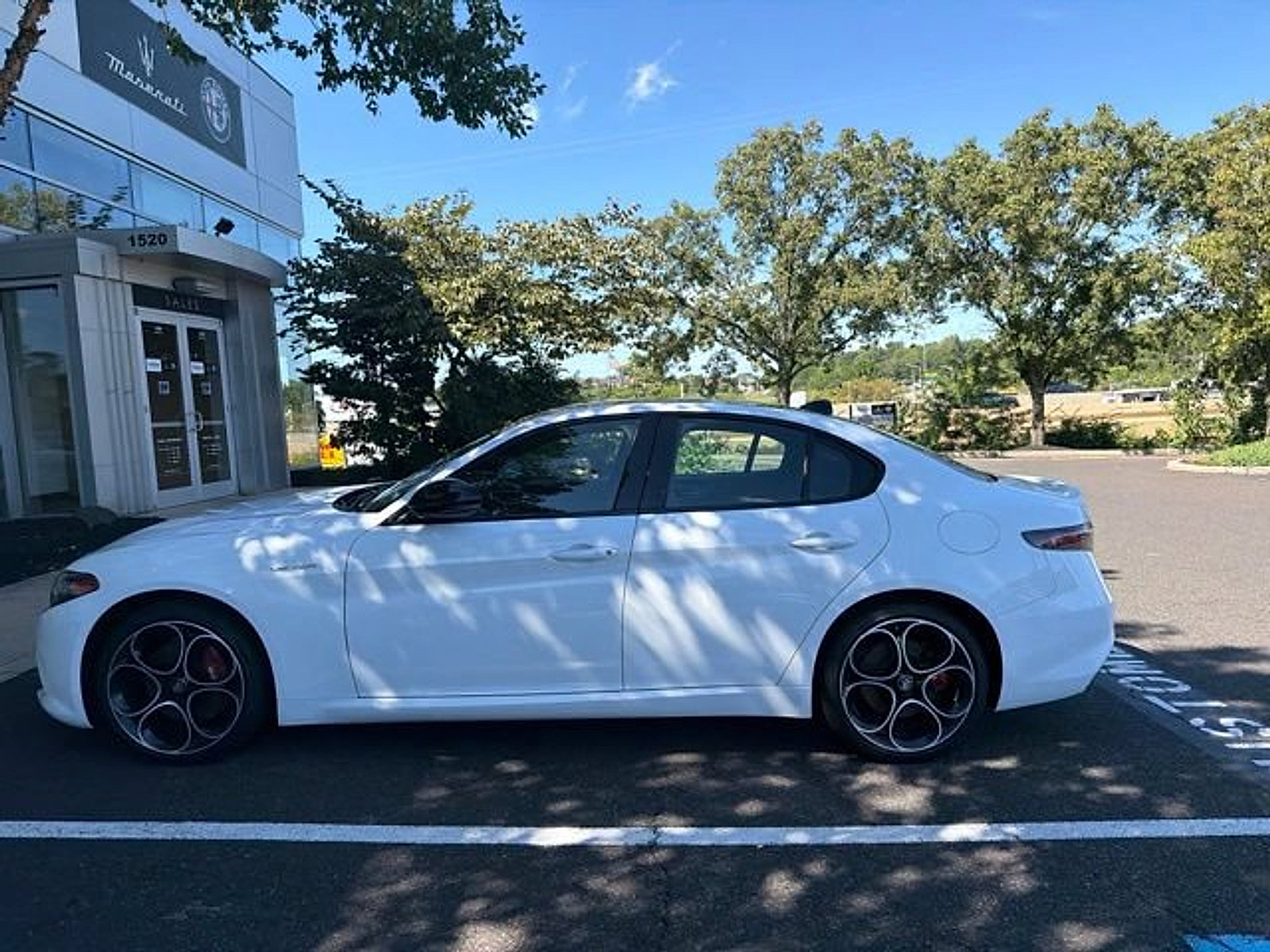 Used 2024 Alfa Romeo Giulia Veloce AWD/4WD image 3