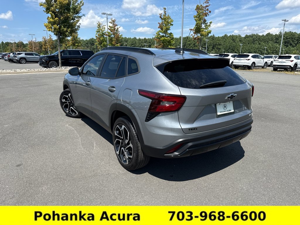 Used 2024 Chevrolet Trax RS w/ Sunroof Package FWD image 5