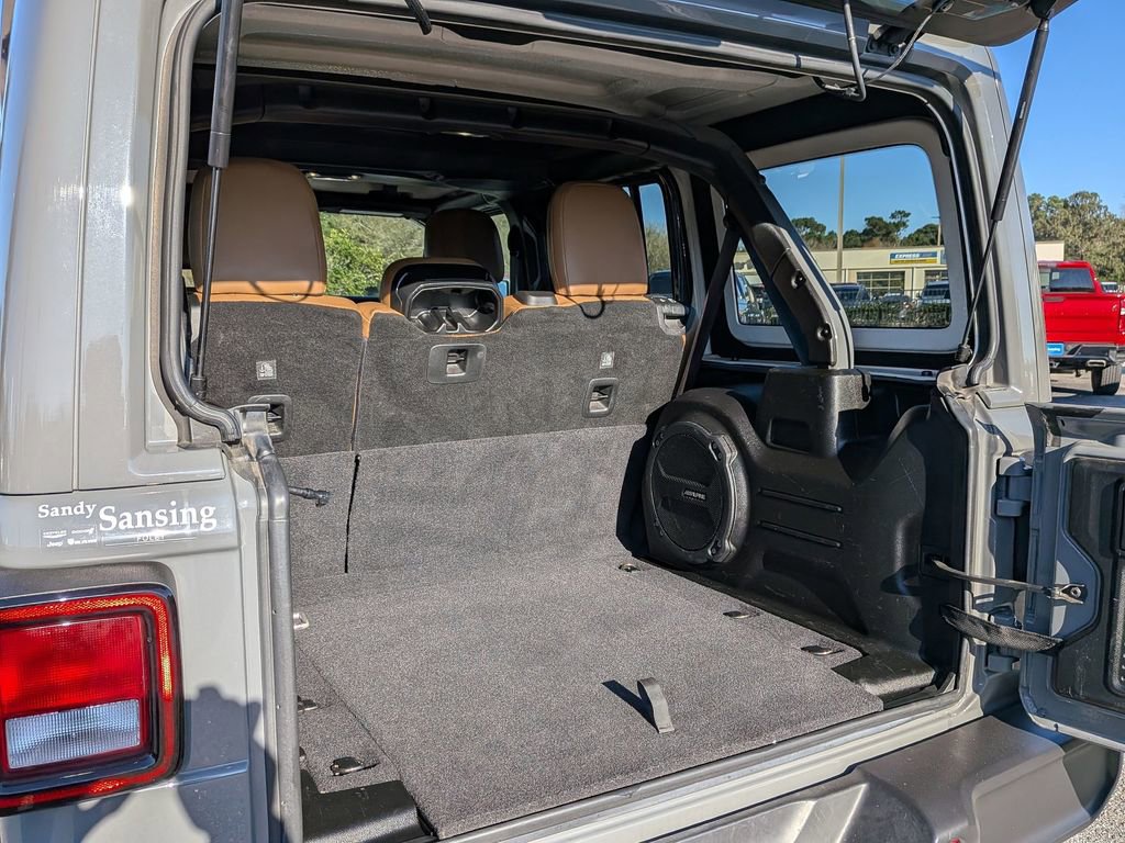Used 2022 Jeep Wrangler Unlimited Sahara image 32