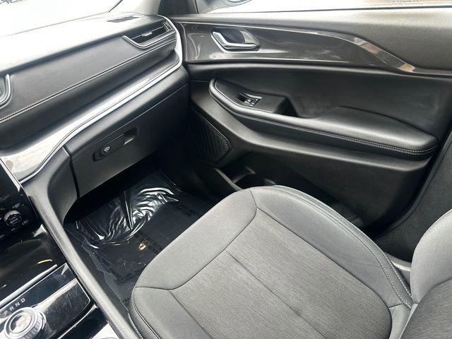 Used 2023 Jeep Grand Cherokee Laredo w/ Luxury Tech Group I AWD/4WD image 24