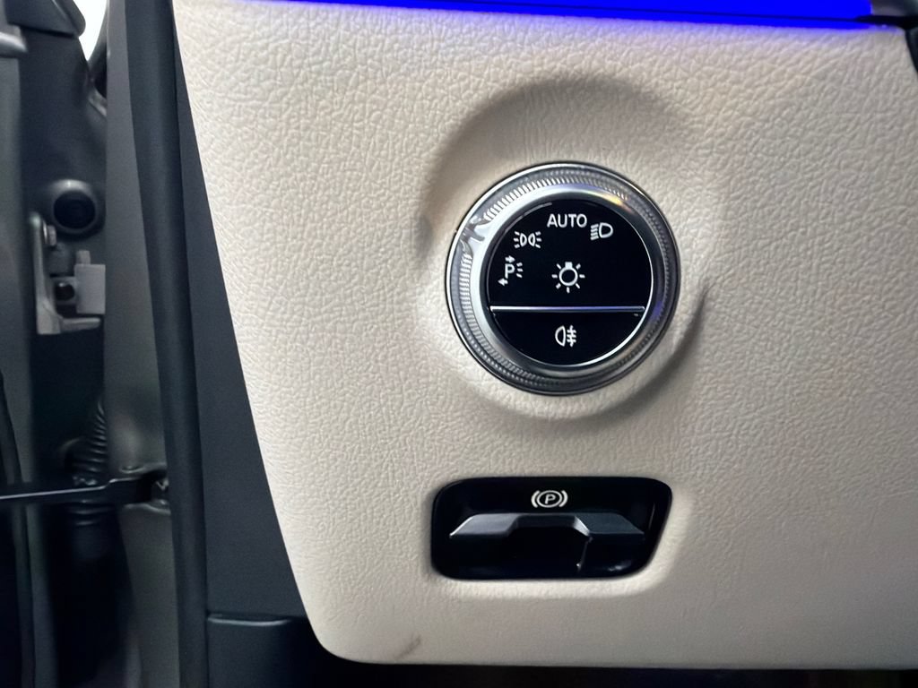 Used 2023 Mercedes-Benz C 300 4MATIC Sedan image 33