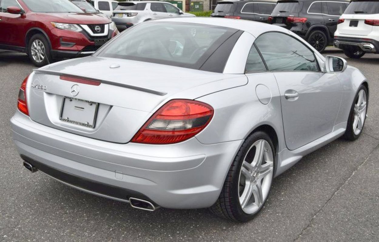 Used 2011 Mercedes-Benz SLK 350 image 13