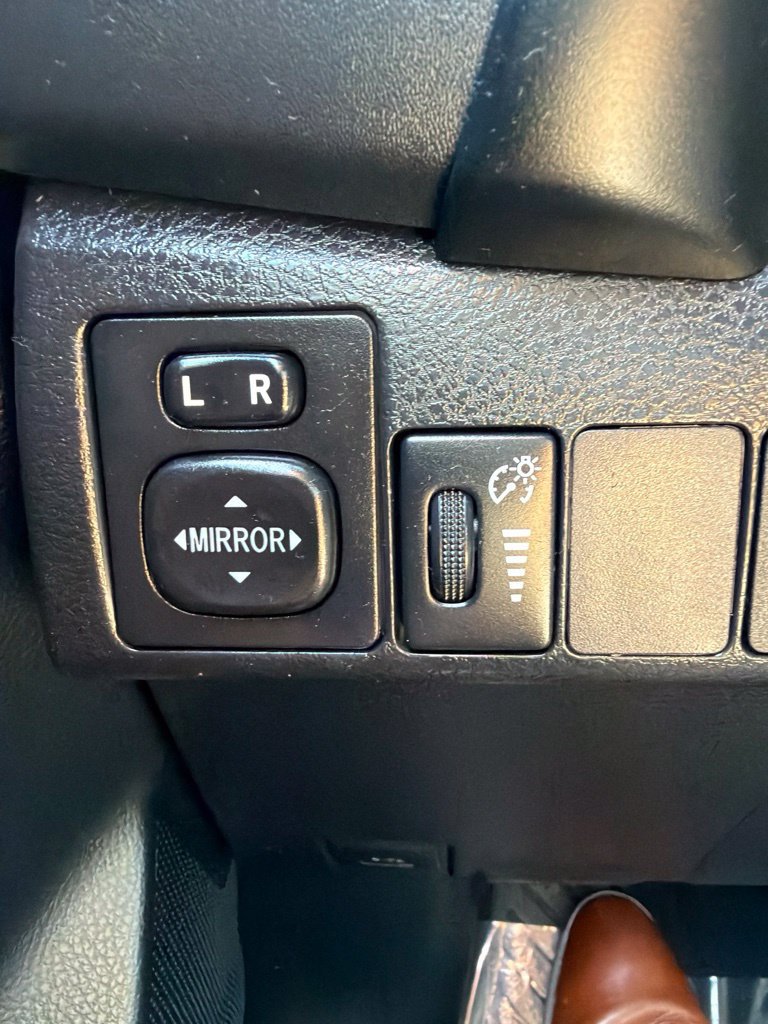 Used 2018 Toyota Corolla SE w/ SE Premium Package FWD image 22