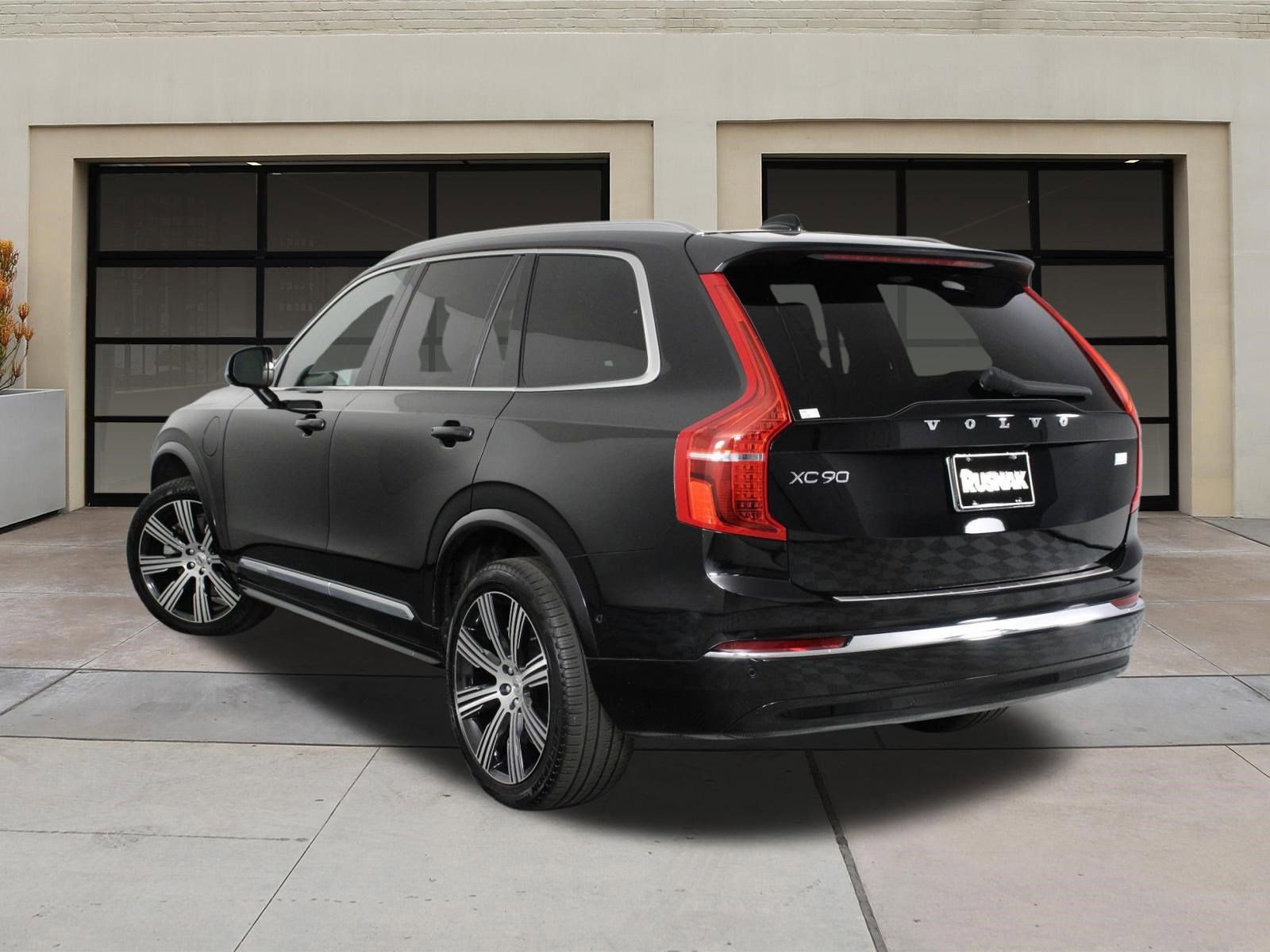 Certified 2024 Volvo XC90 T8 Plus w/ Protection Package Premier AWD/4WD image 2