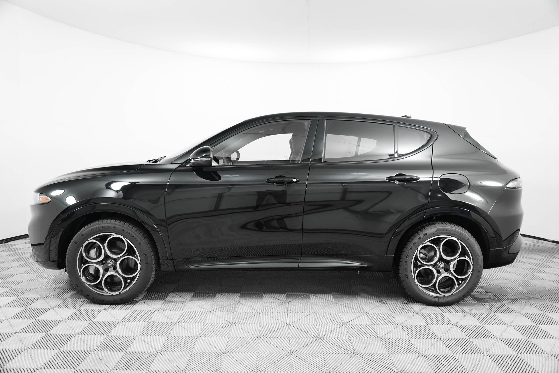 New 2025 Alfa Romeo Tonale w/ Premium Package image 6