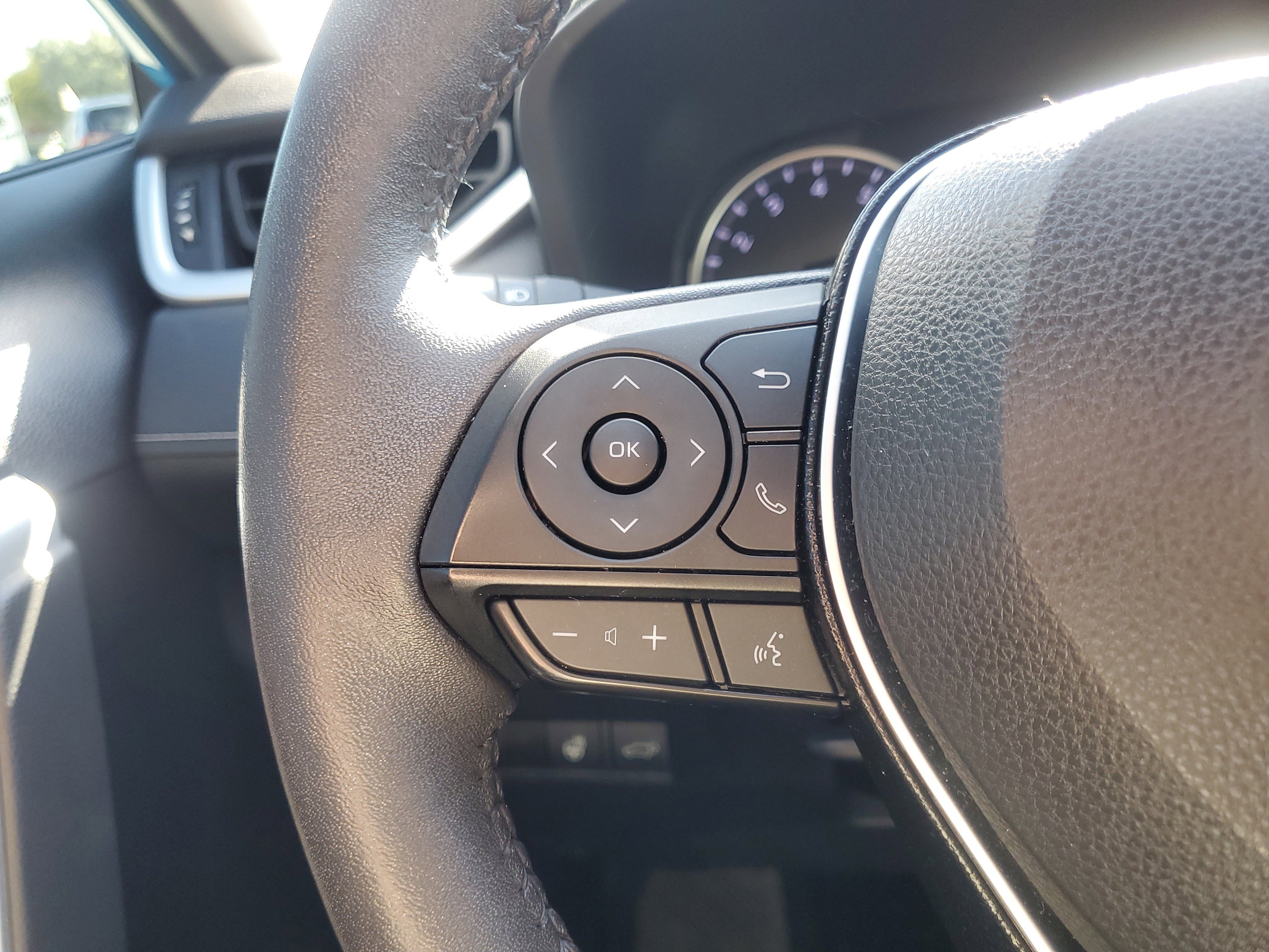 Used 2021 Toyota RAV4 XLE Premium image 23