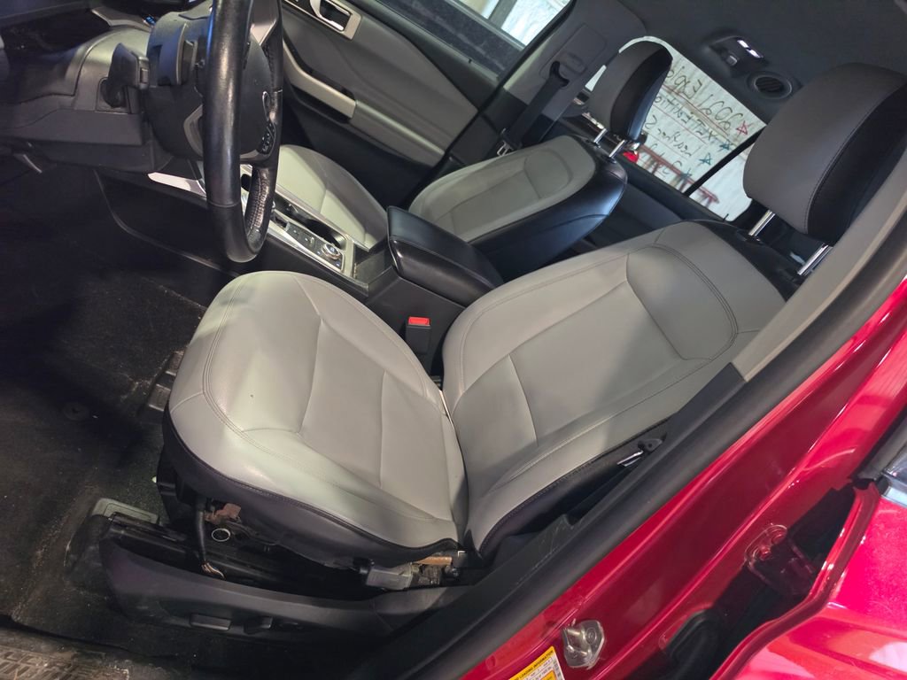Used 2021 Ford Explorer XLT w/ Equipment Group 202A image 6