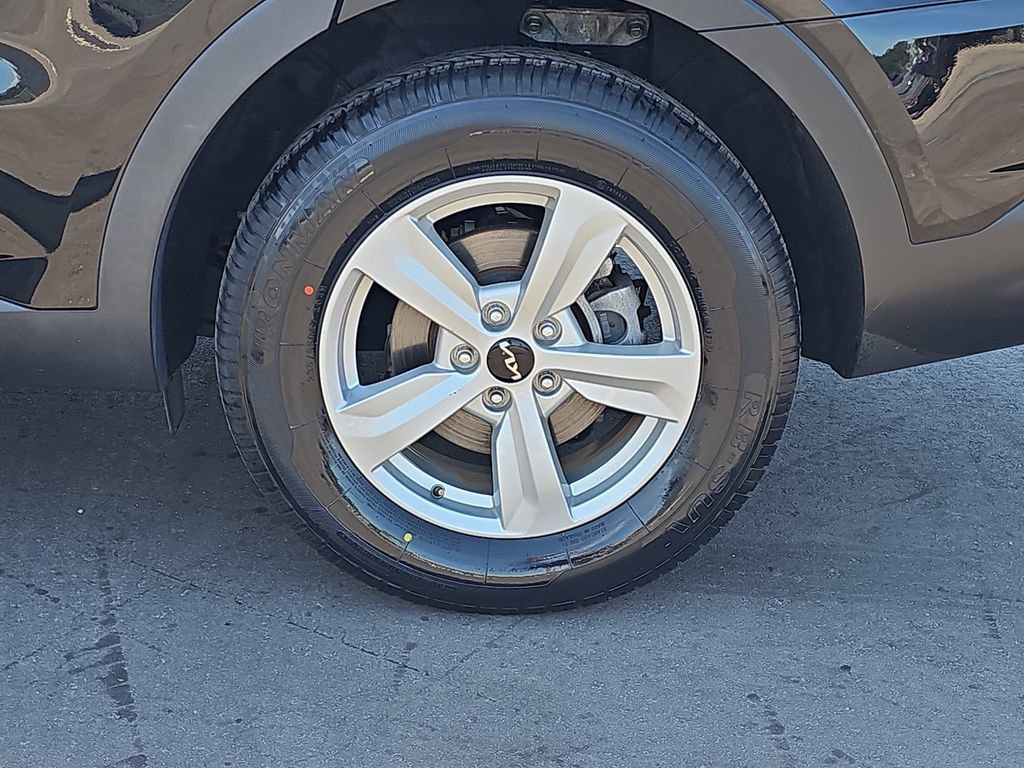 Used 2022 Kia Sorento LX FWD image 35