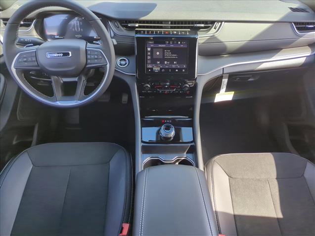 New 2025 Jeep Grand Cherokee Altitude image 16
