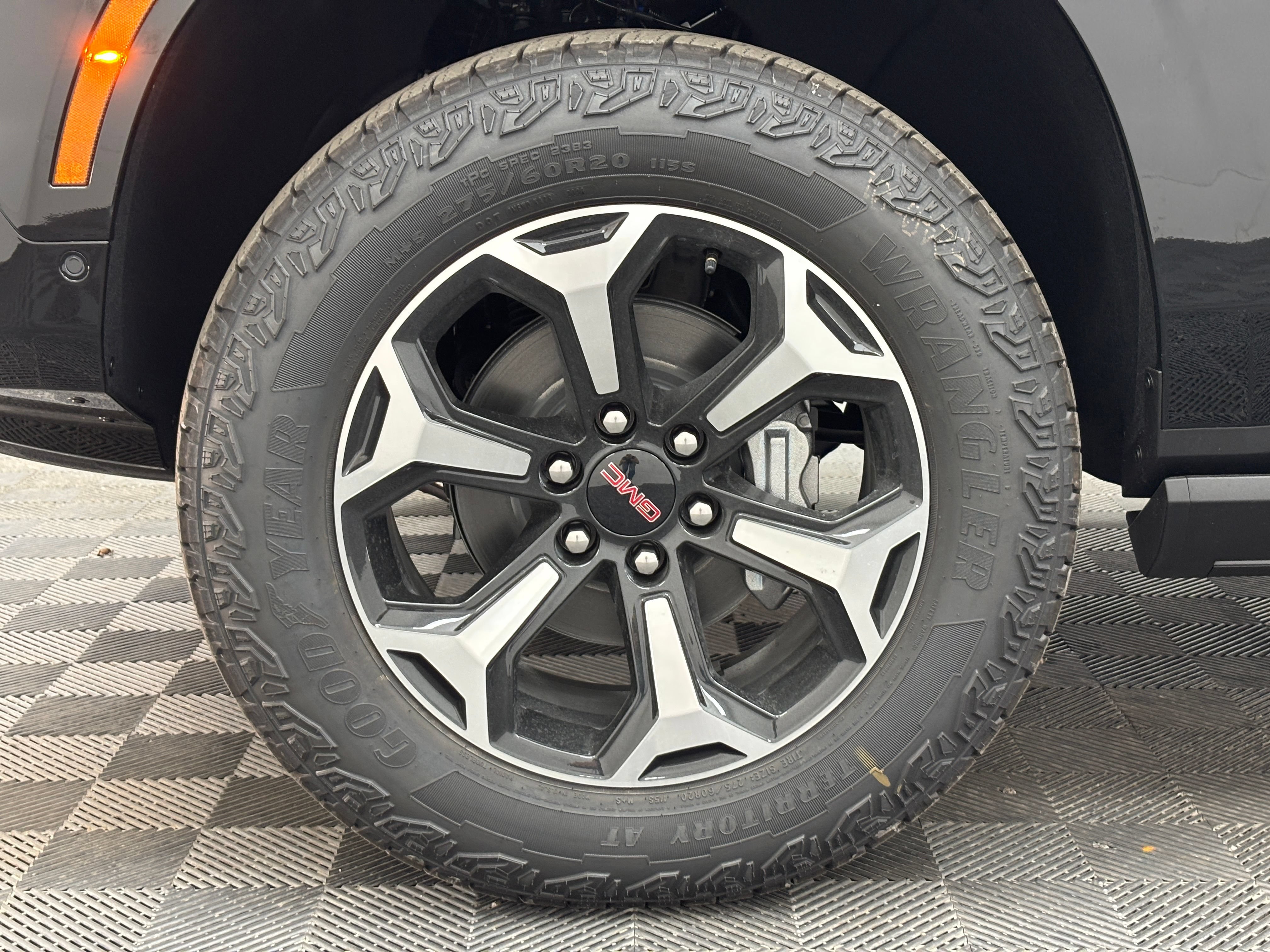 New 2026 GMC Yukon AT4 w/ AT4 Premium Plus Package AWD/4WD image 18