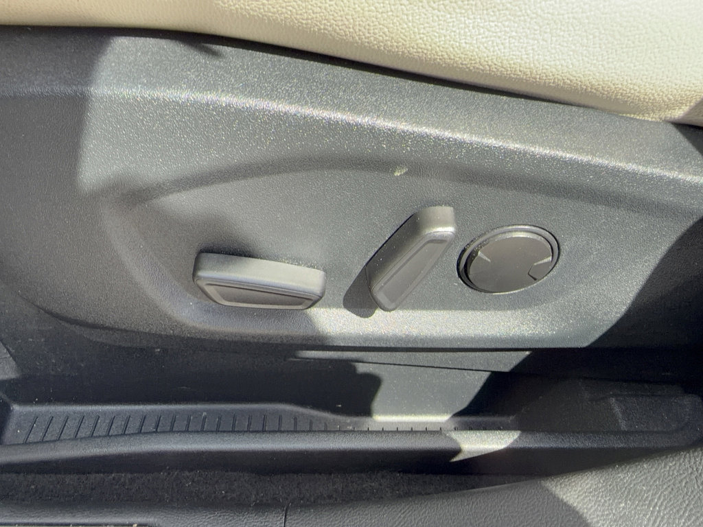 Certified 2021 Ford Edge Titanium w/ Equipment Group 301A image 33