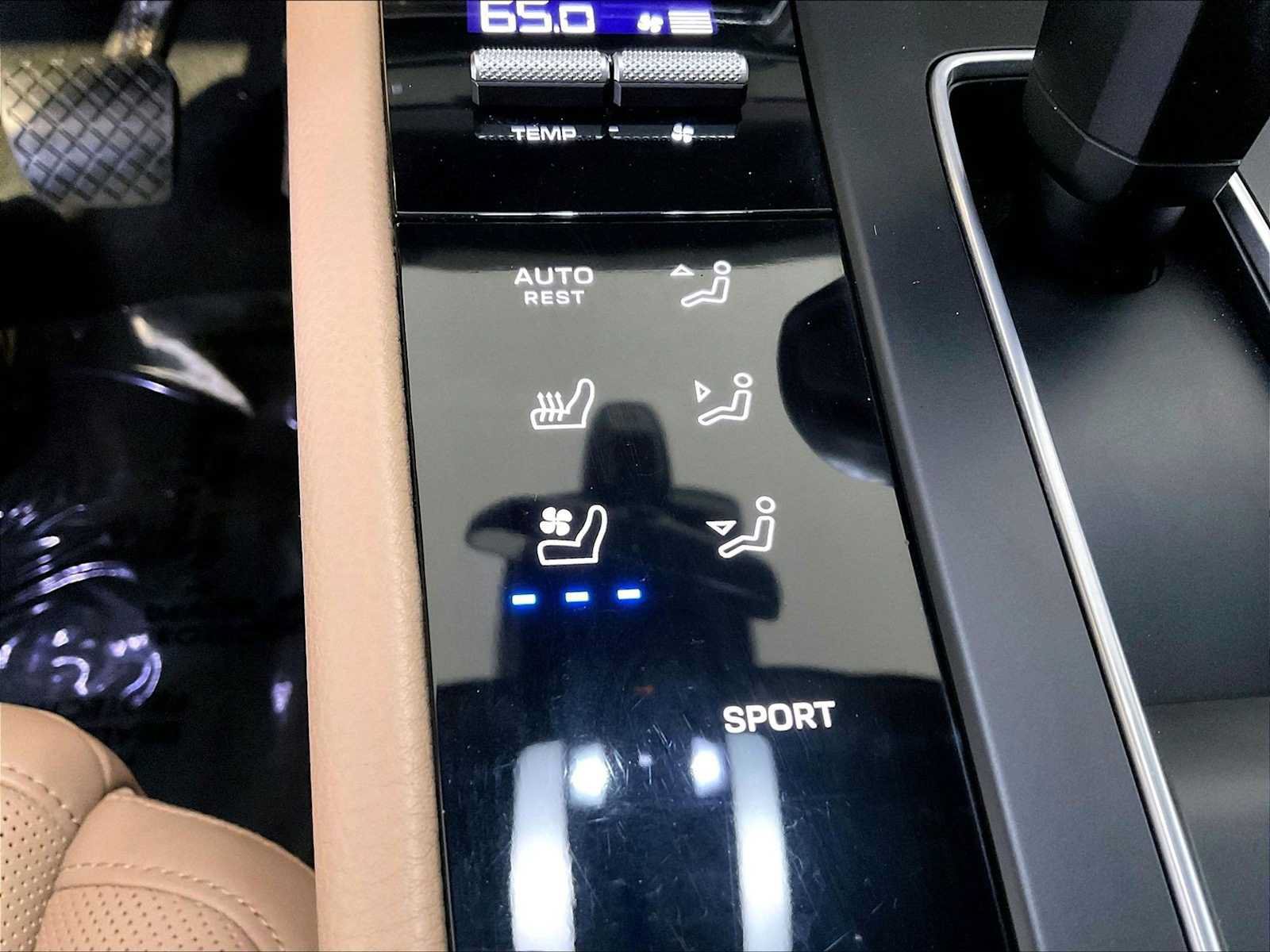 Certified 2023 Porsche Macan AWD/4WD image 39
