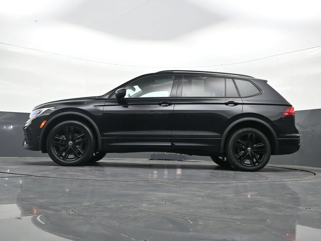 Used 2022 Volkswagen Tiguan SE R-Line FWD image 30