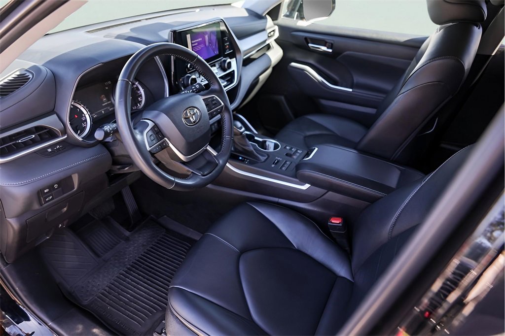 Used 2023 Toyota Highlander XLE image 13