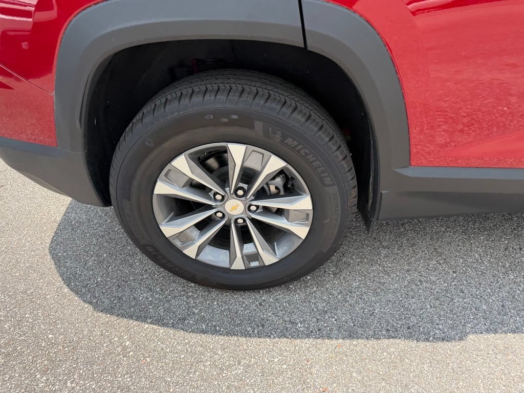Used 2025 Chevrolet Equinox LT w/ Safety and Technology Package AWD/4WD image 5
