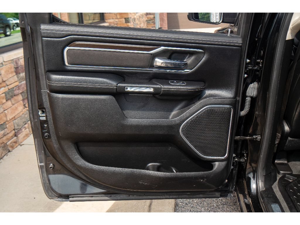 Used 2022 RAM 1500 Laramie AWD/4WD image 18