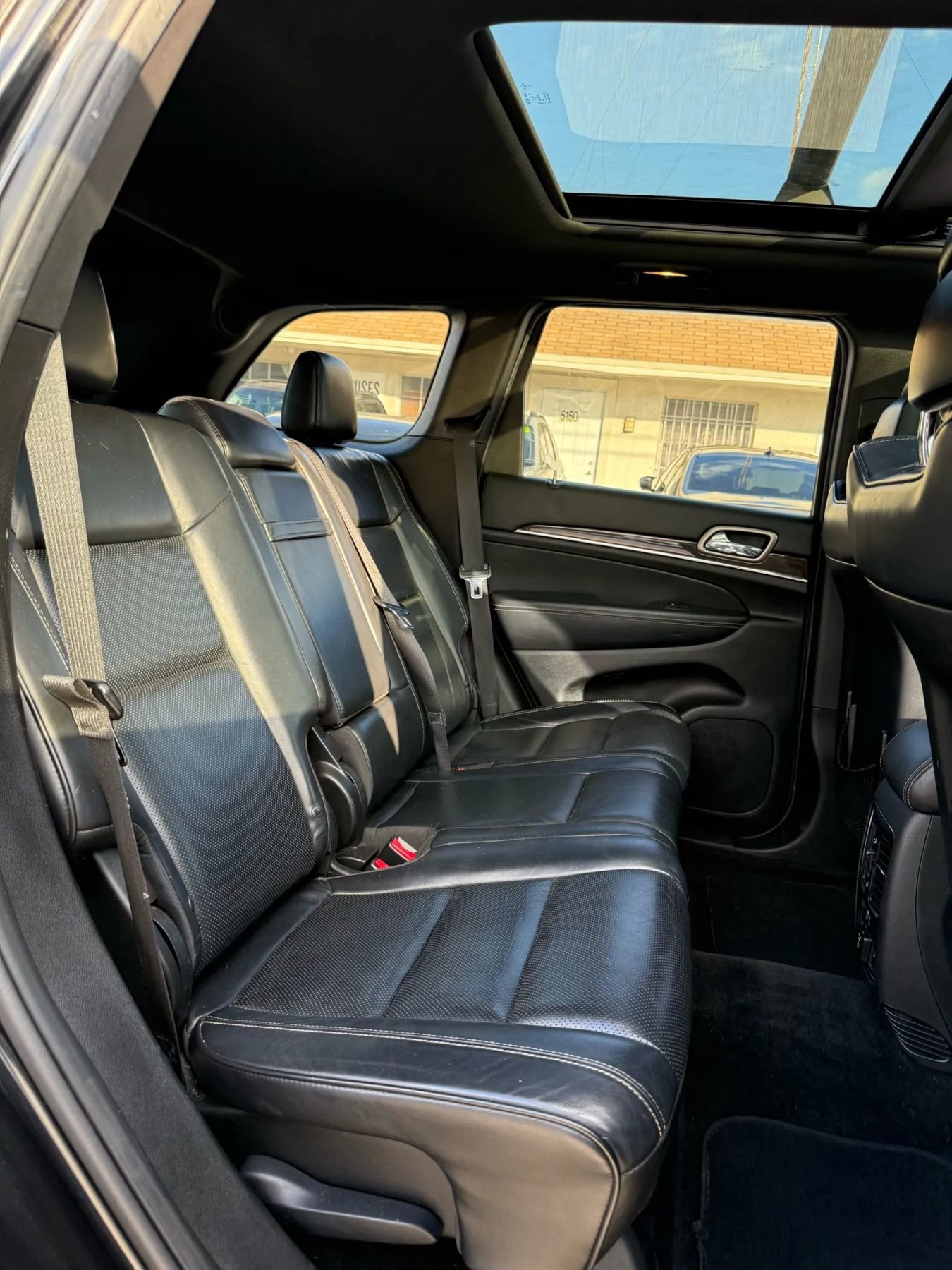 Used 2015 Jeep Grand Cherokee Overland w/ Trailer Tow Group IV image 27