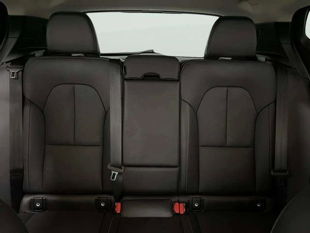 Used 2025 Volvo XC40 B5 Plus AWD/4WD image 46