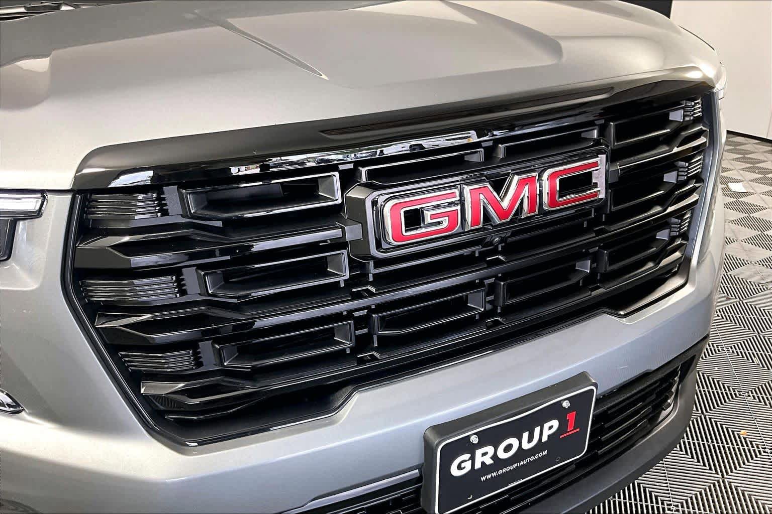 Used 2025 GMC Acadia Elevation w/ Elevation Premium Package FWD image 29