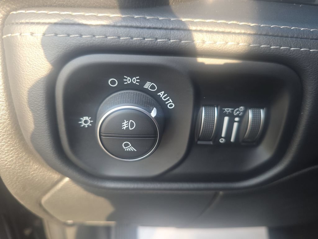 Used 2022 RAM 2500 Limited AWD/4WD image 14
