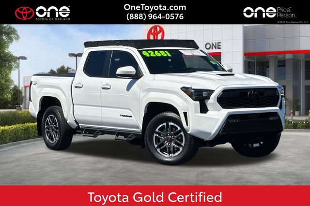 Certified 2024 Toyota Tacoma TRD Sport AWD/4WD image 1