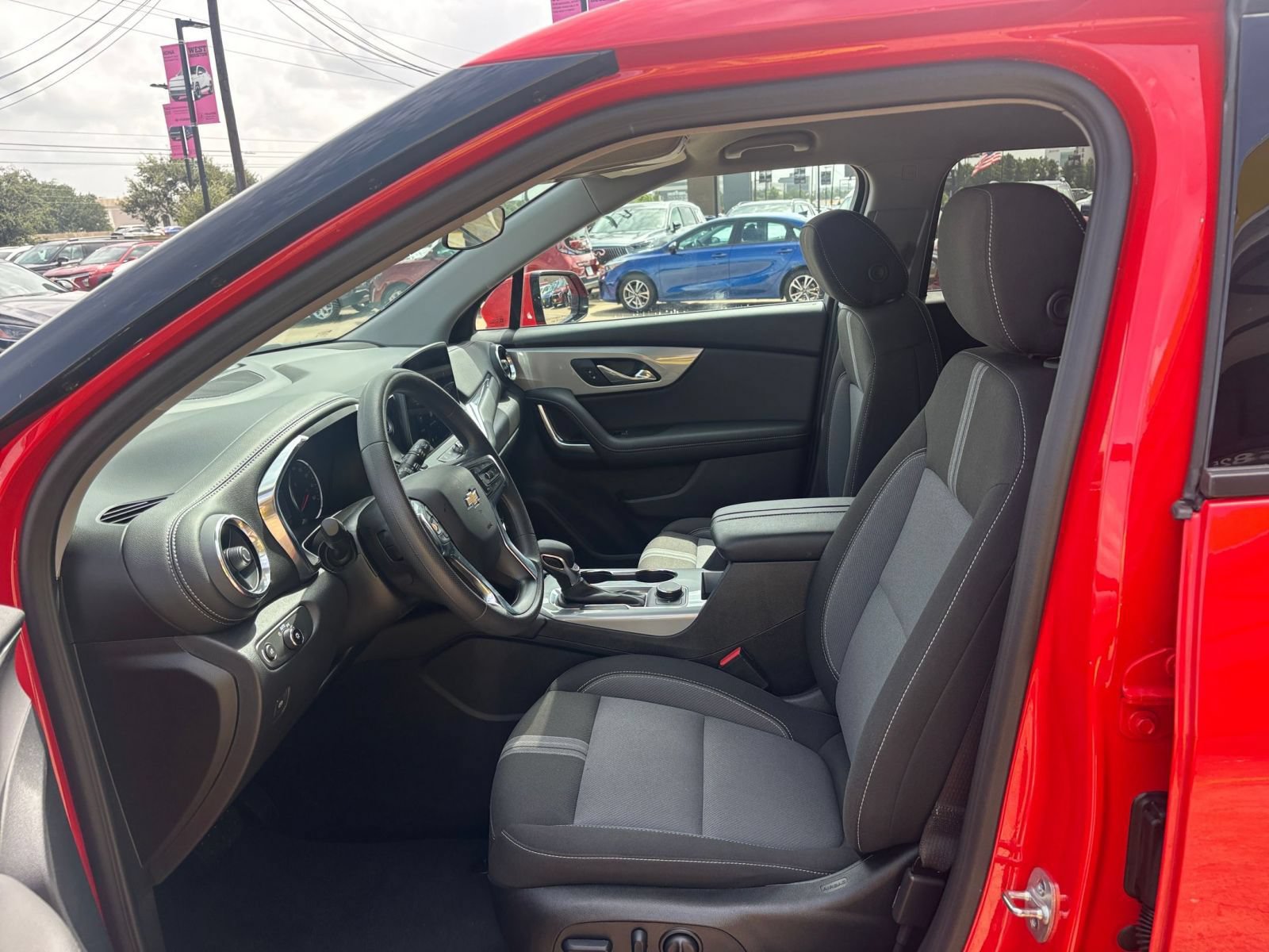 Used 2025 Chevrolet Blazer LT FWD image 29