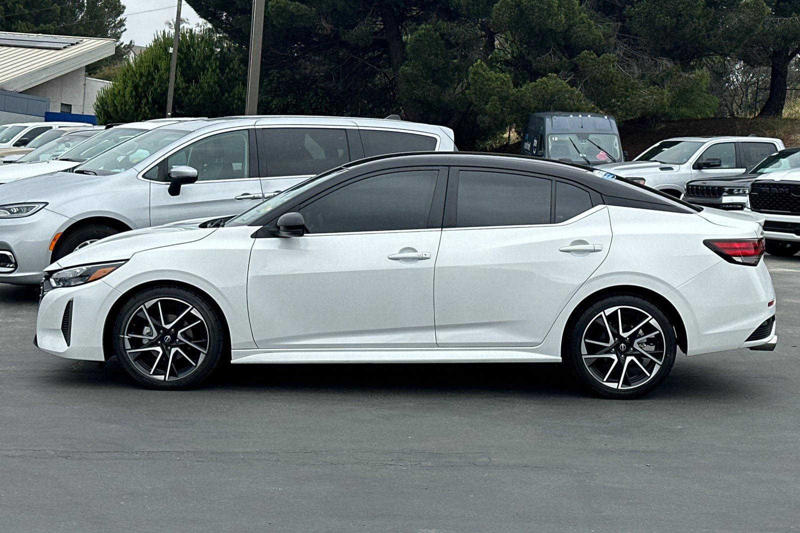 Used 2024 Nissan Sentra SR w/ Lighting Package FWD image 10
