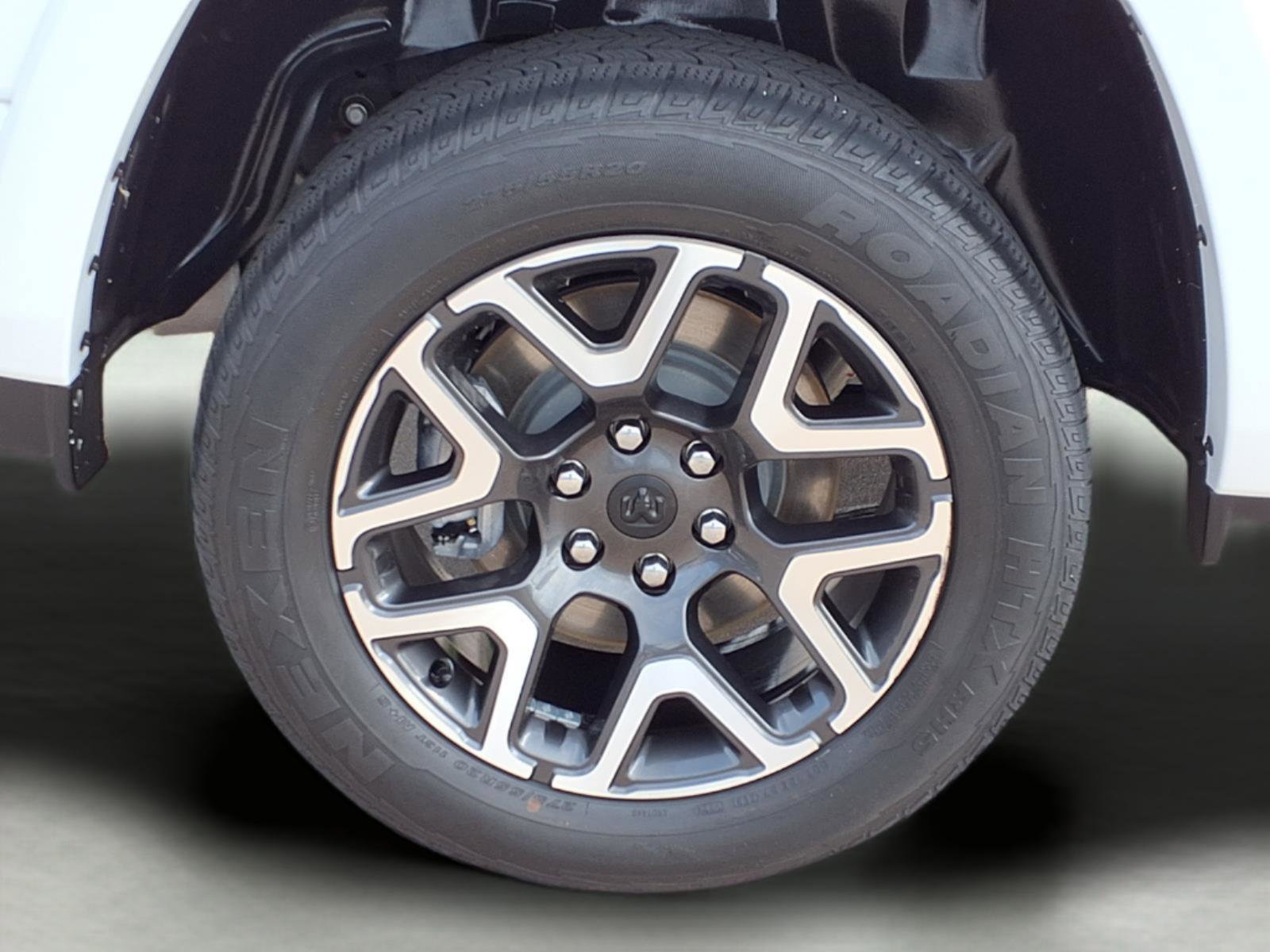 Used 2025 RAM 1500 Laramie AWD/4WD image 9