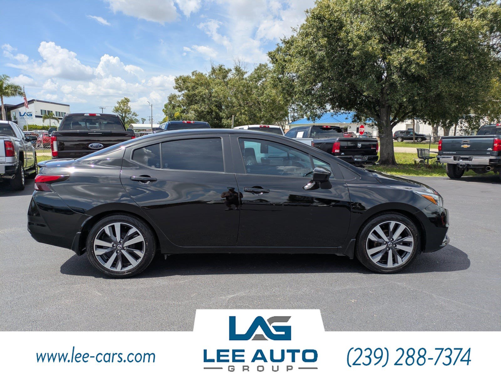 Used 2021 Nissan Versa SR FWD image 2