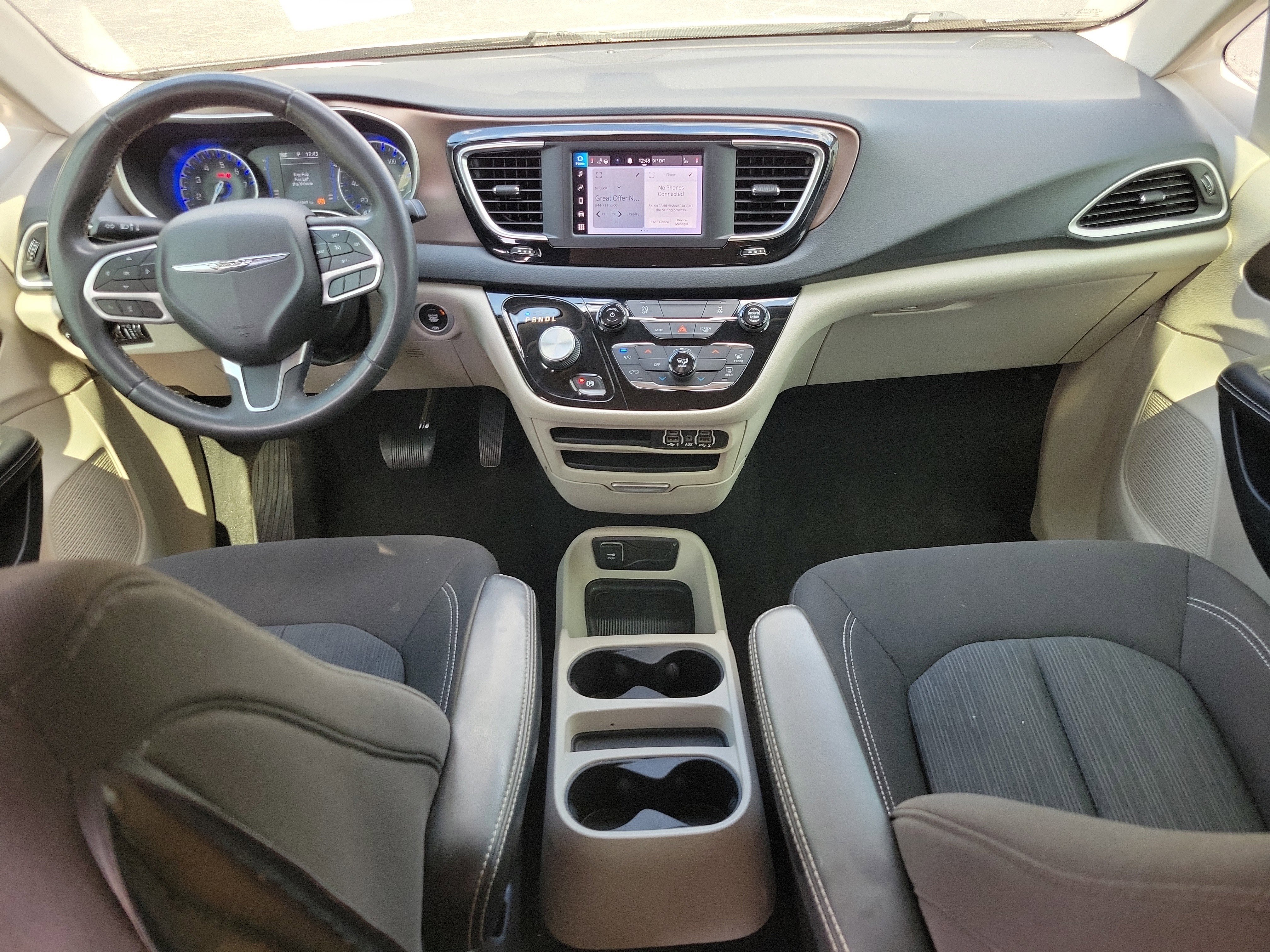 Used 2022 Chrysler Voyager LX image 10