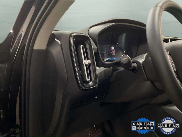 Used 2025 Volvo XC40 B5 Plus image 15