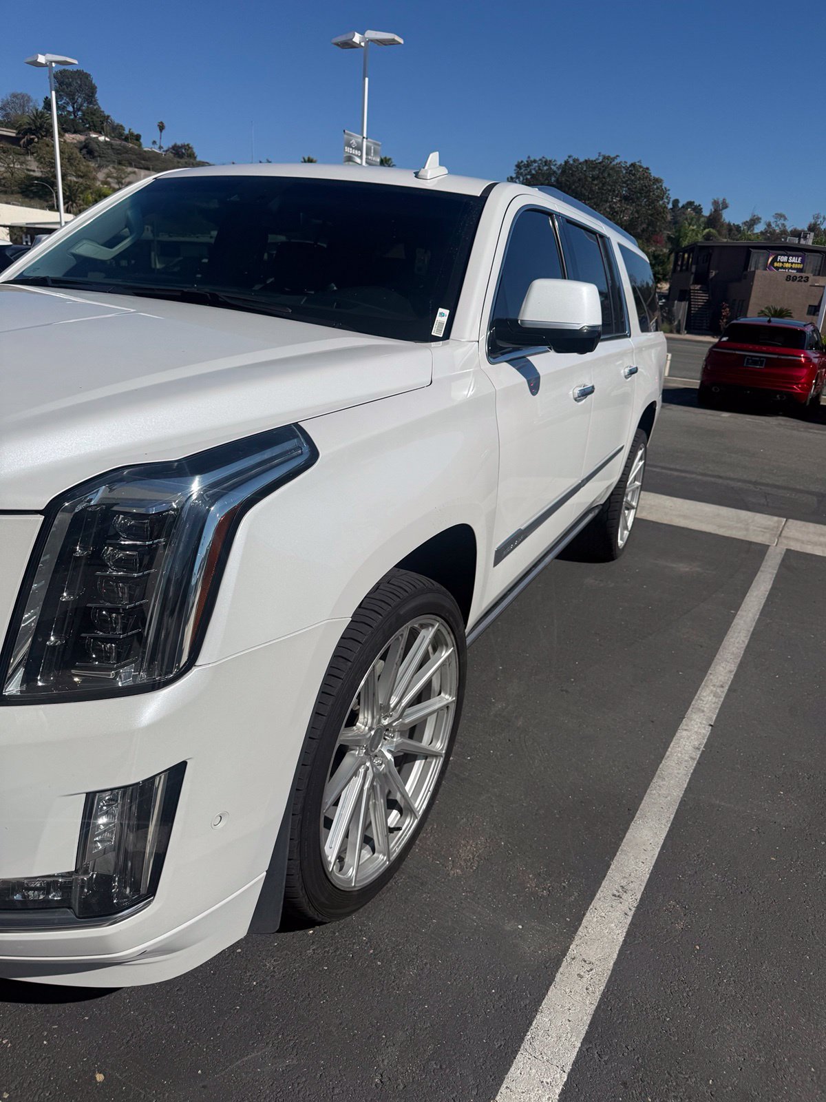 Used 2019 Cadillac Escalade ESV Premium Luxury RWD image 4