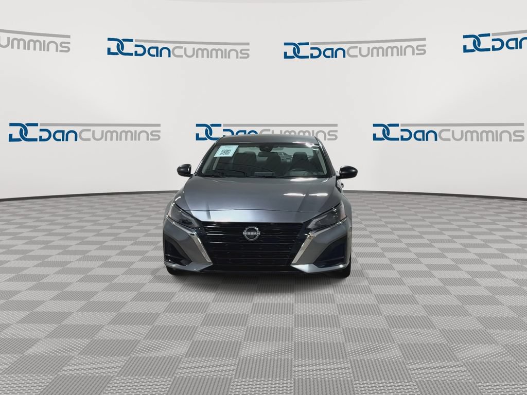 Used 2024 Nissan Altima 2.5 SV FWD image 4