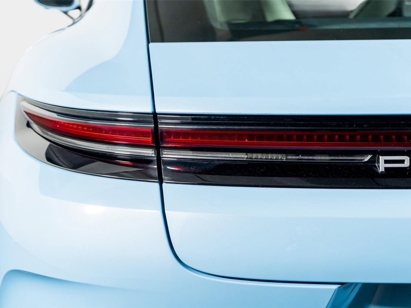 Used 2025 Porsche Panamera 4 w/ Premium Package image 12