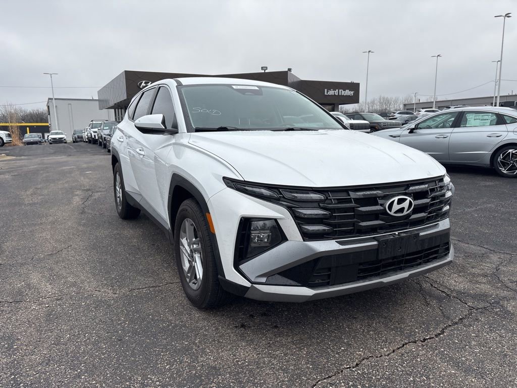 Used 2025 Hyundai Tucson SE image 3