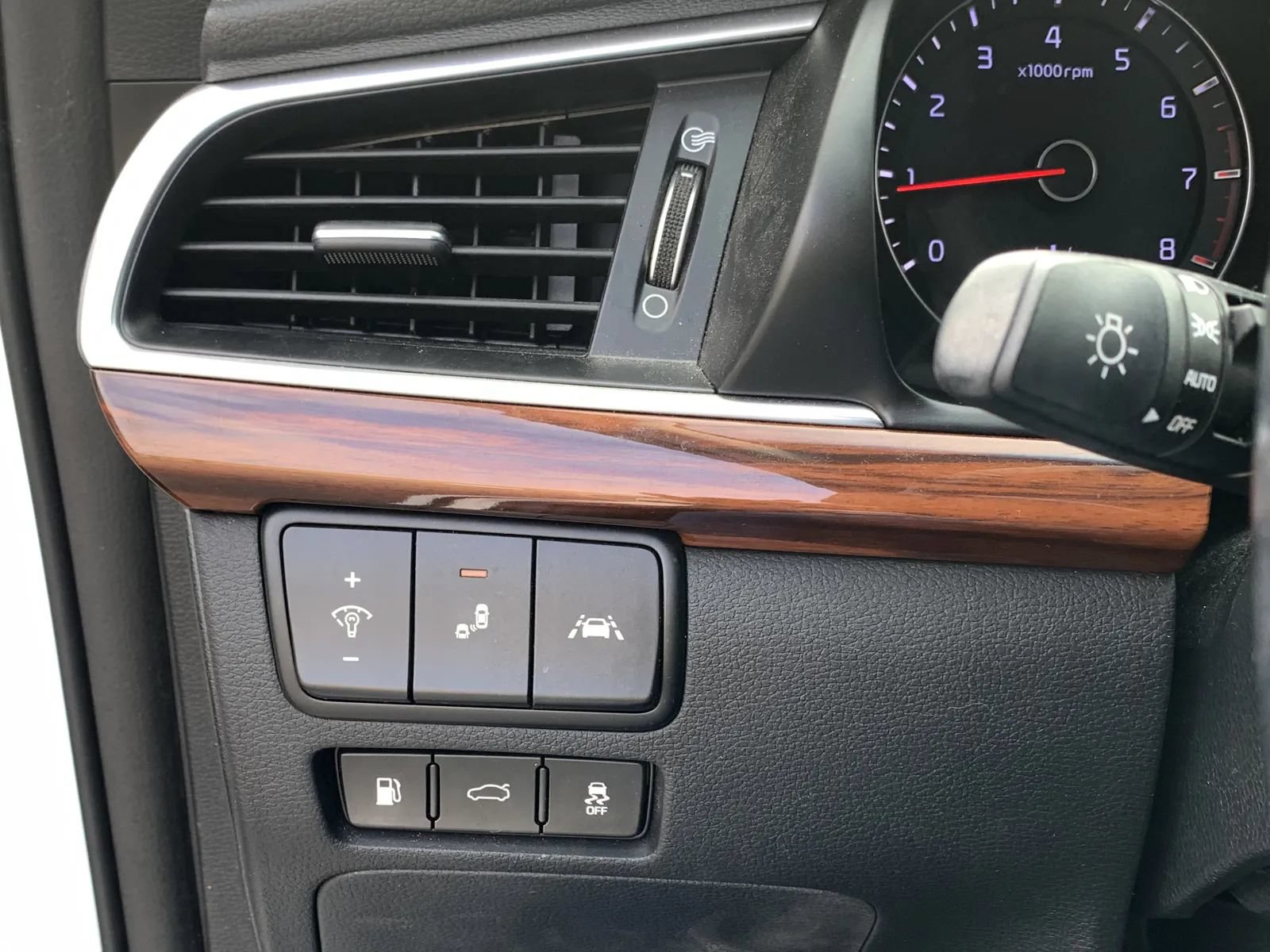Used 2019 Kia Cadenza Technology FWD image 16
