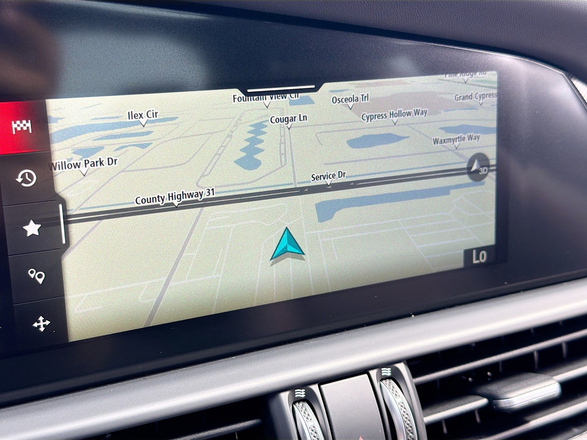 Used 2025 Alfa Romeo Giulia AWD w/ Driving Assist Package image 32