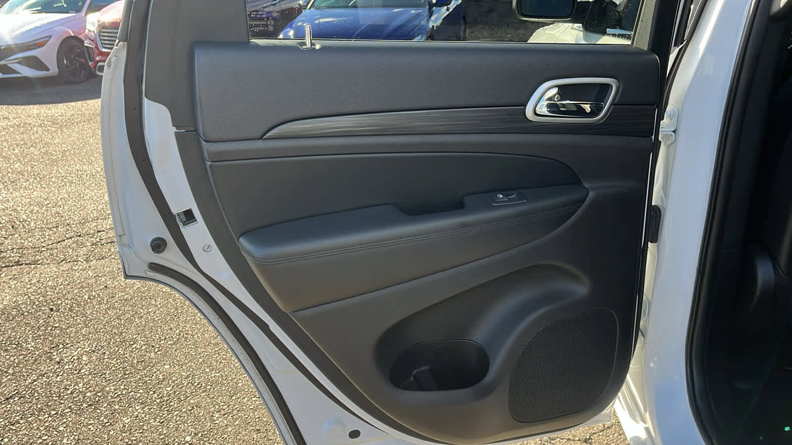 Used 2019 Jeep Grand Cherokee Altitude image 25