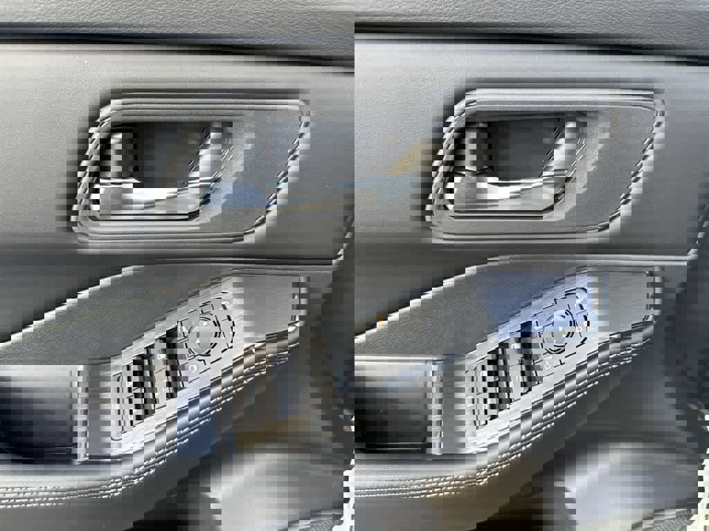 New 2026 Nissan Rogue SV image 10