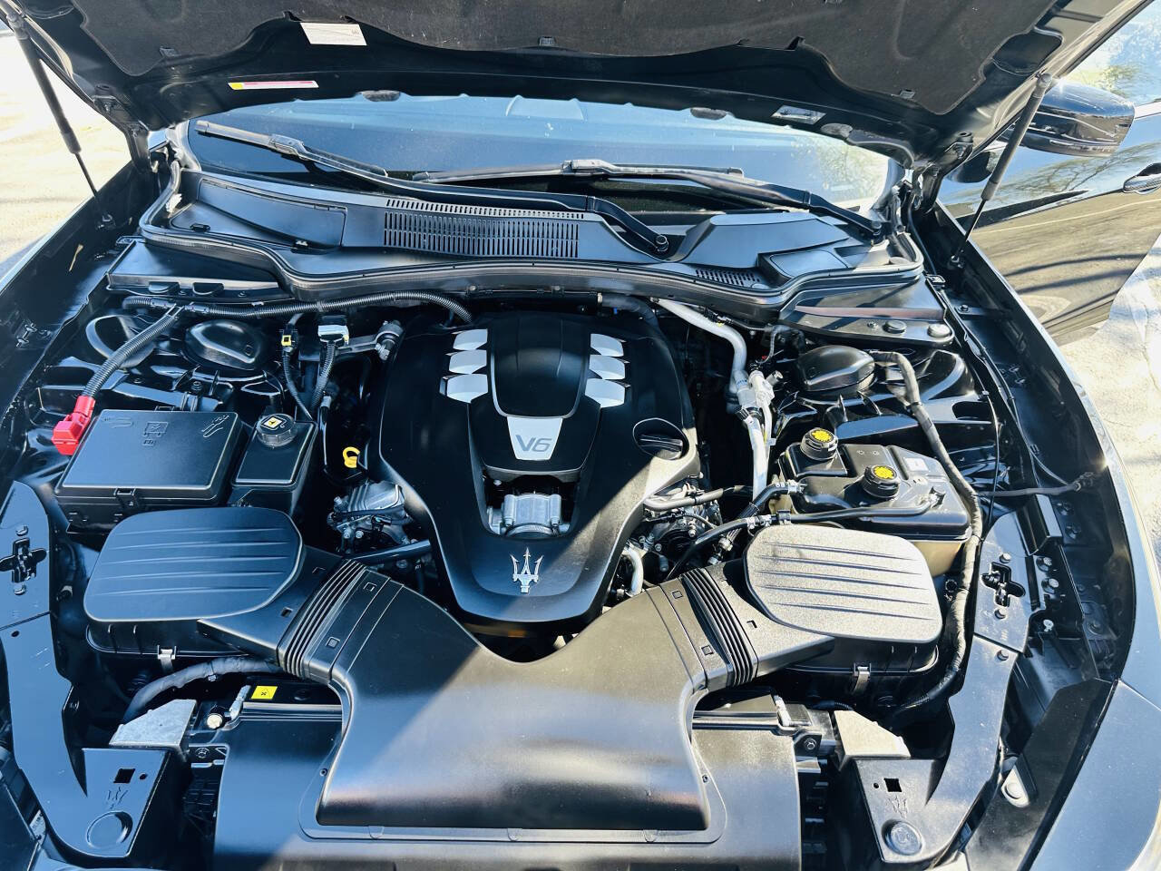 Used 2016 Maserati Ghibli RWD image 31