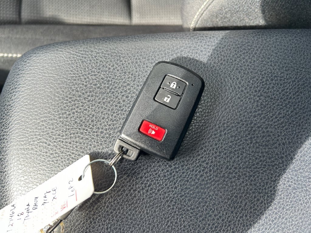 Used 2018 Toyota RAV4 XLE w/ Plus Extra Value Package AWD/4WD image 29