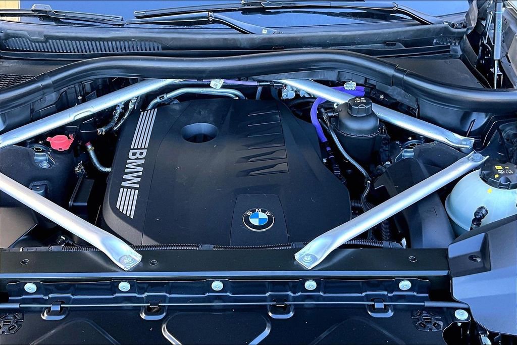 Used 2024 BMW X7 xDrive40i image 11