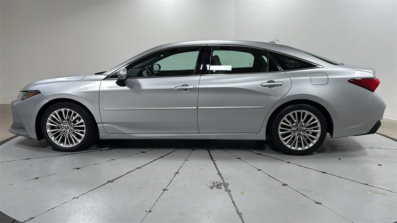 Used 2020 Toyota Avalon Limited image 8