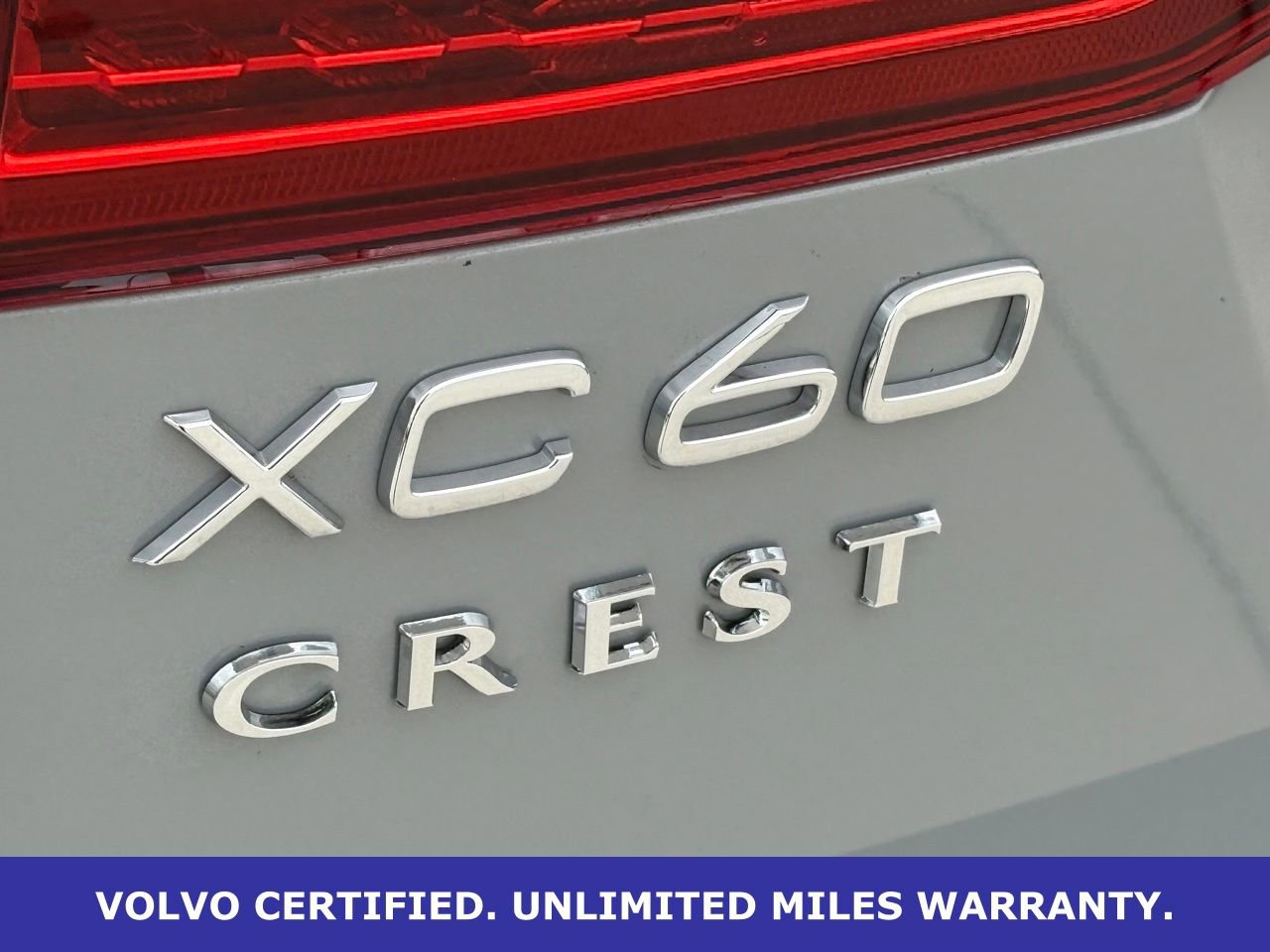 Certified 2025 Volvo XC60 B5 Core image 9