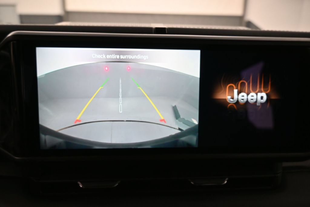 Used 2024 Jeep Wrangler Unlimited Sahara AWD/4WD image 10