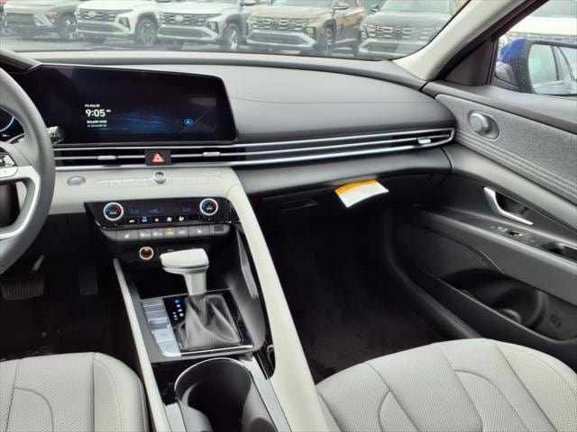 New 2025 Hyundai Elantra Limited FWD image 13