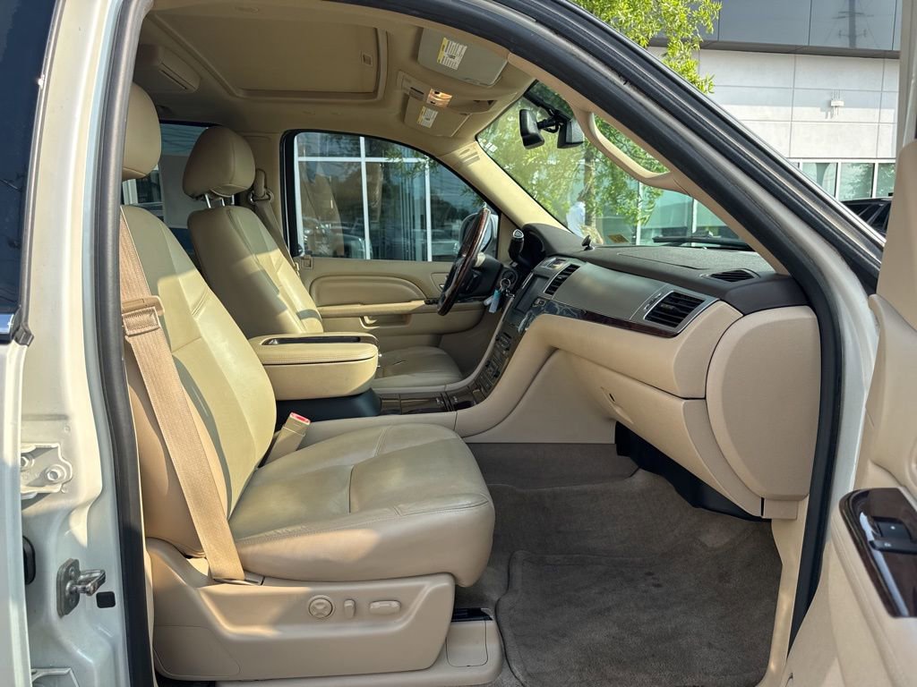 Used 2014 Cadillac Escalade ESV Premium AWD/4WD image 19