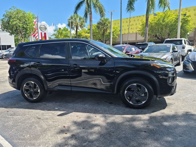 Used 2024 Nissan Rogue SV FWD image 4