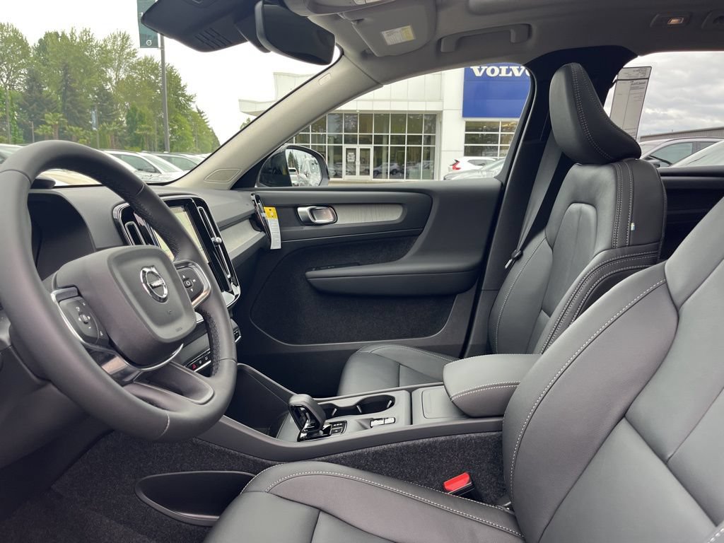 New 2026 Volvo XC40 B5 Core w/ Protection Package Premier AWD/4WD image 4